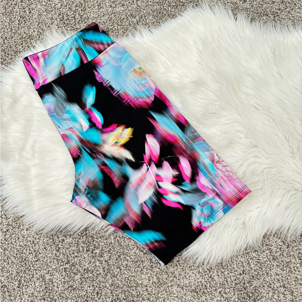 Deha Women's Move Floral Active Shorts Black/Pink Size M - Picture 4 of 8